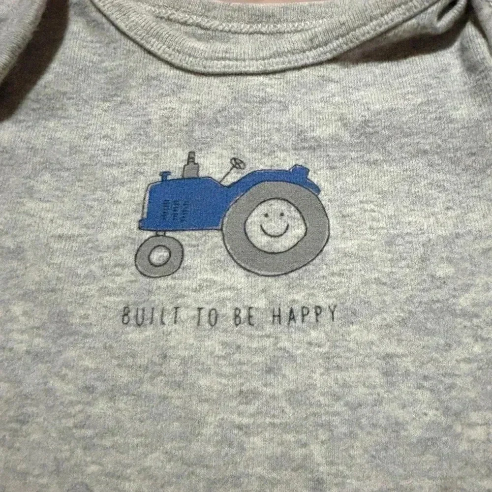 NWOT 0-3 month “Built to Be Happy” grey SS onesie.
